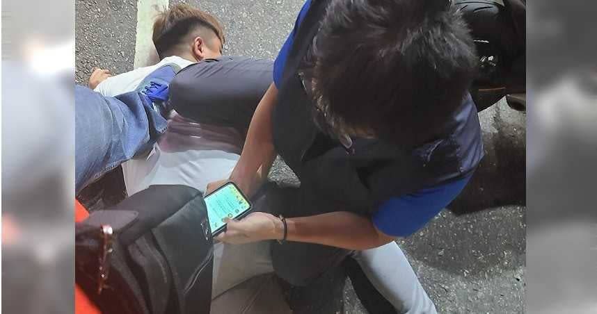 台中龍井昨日下午發生小黃司機遭割喉打劫，警方6小時後逮捕犯嫌，當時他正在逛夜市。（圖／警方提供）