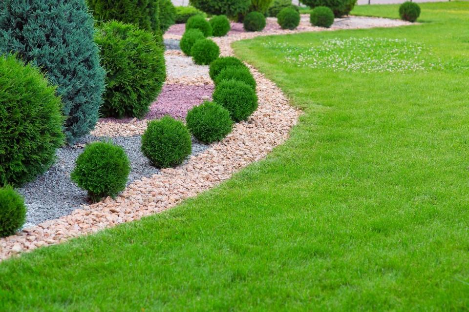 garden edging ideas natural stones