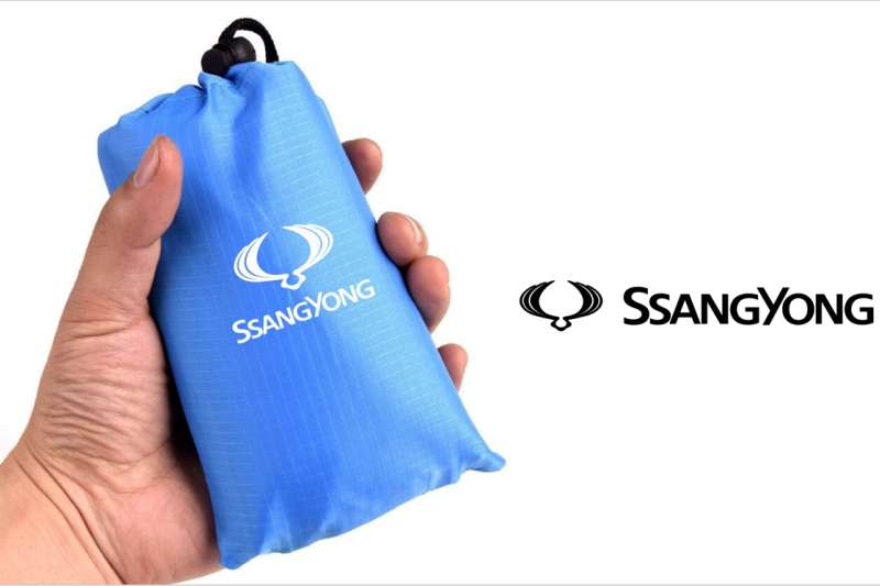 本月來店試乘SsangYong全車系，即贈SsangYong精品口袋型野餐墊，隨身輕巧可折疊，輕鬆體驗風格野餐。(圖/永嘉雙龍汽車提供)