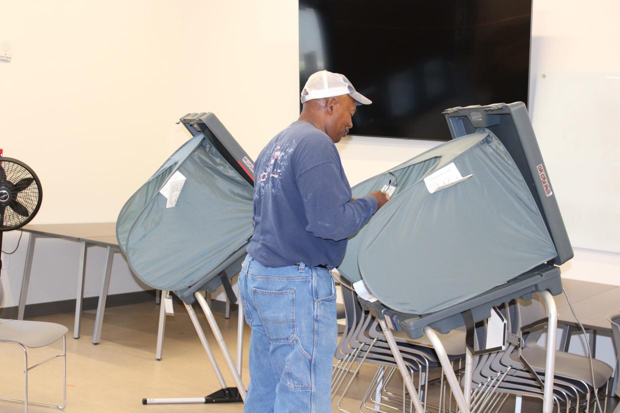 Tom Moton votes in the election, at the Oak Ridge Senior Center on Thursday, Aug. 4.