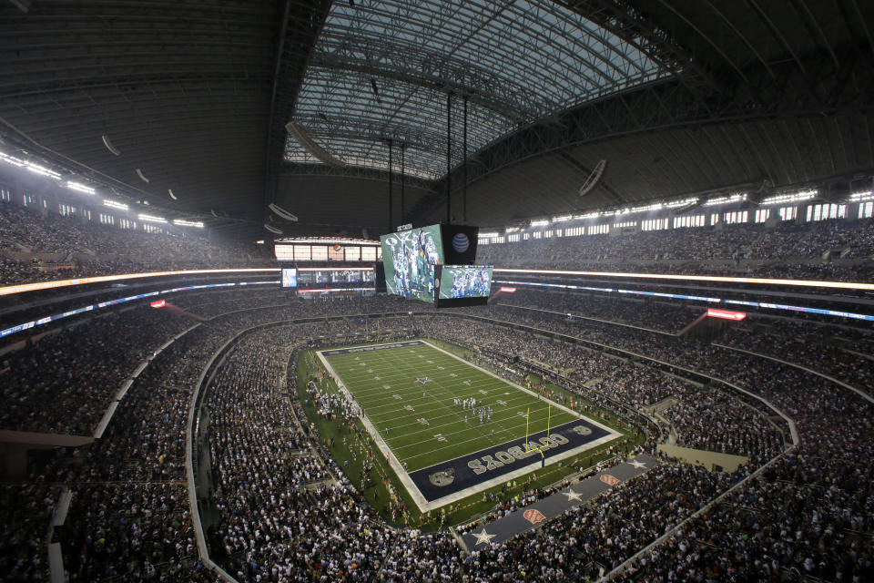 ARCHIVO - Vista del estadio AT&T en Arlington, Texas, previo a un partido de la NFL. (AP Foto/Tony Gutierrez, File)