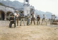 "Die glorreichen Sieben" gehört zu den Genre-Heiligtümern des US-Westerns - kein Wunder, zogen mit Steve McQueen, Charles Bronson, Eli Wallach und Co. gleich mehrere Größen des damaligen Kinos gemeinsam die Colts. Auch dieser Klassiker war damals bereits ein Remake: Die Vorlage "Die Sieben Samurai" stammt aus Japan und aus dem Jahr 1954. (Bild: Fox)