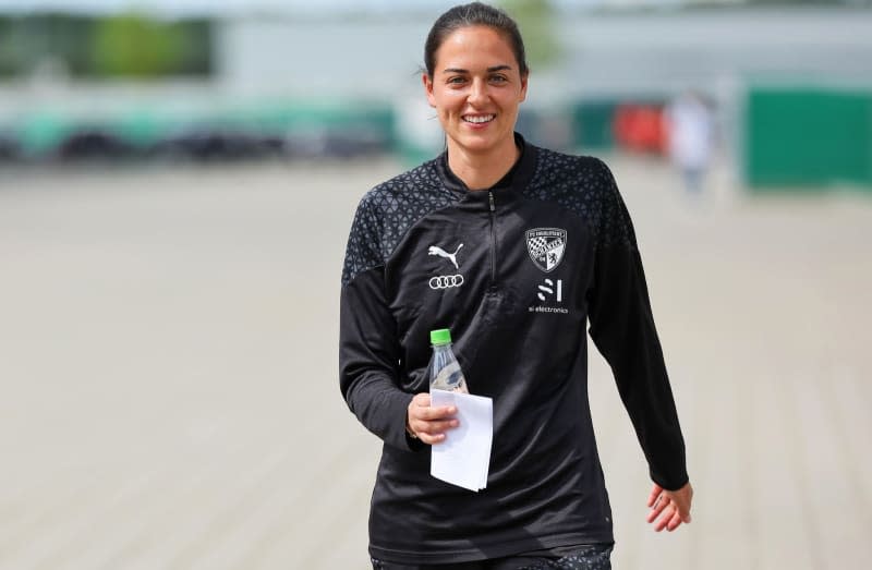 Sabrina Wittmann leads her first training session as Ingolstadt's head coach. Sabrina Wittmann is the new head coach at FC Ingolstadt and succeeds Michael Kollner until the end of the season. Born in Ingolstadt, she is the first female coach in professional men's soccer in Germany. Daniel Löb/dpa