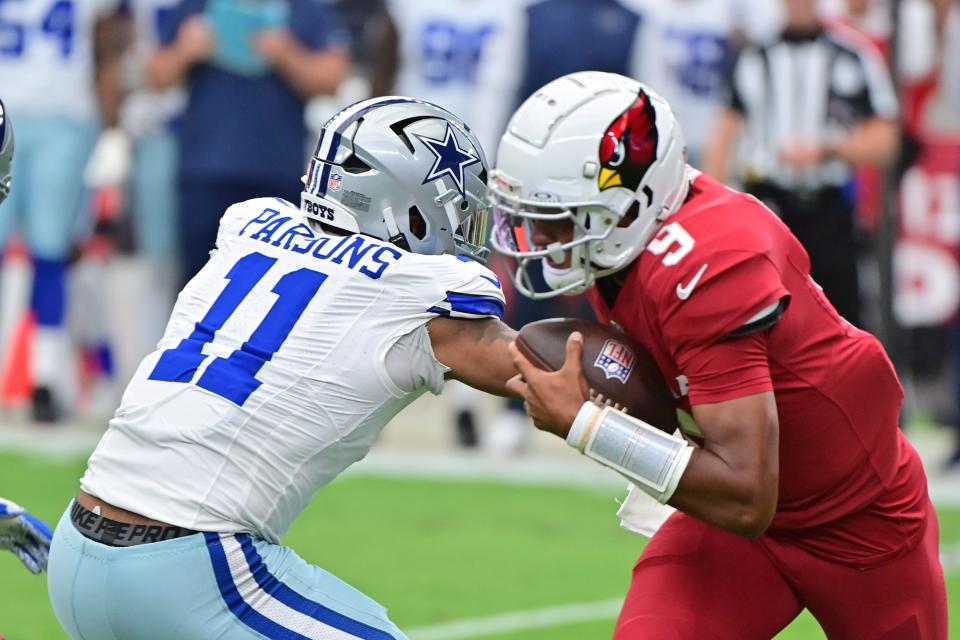 Arizona Cardinals quarterback Joshua Dobbs (9) escapes a tackle from Dallas Cowboys linebacker Micah Parsons (11) in the first half of Sunday's game.