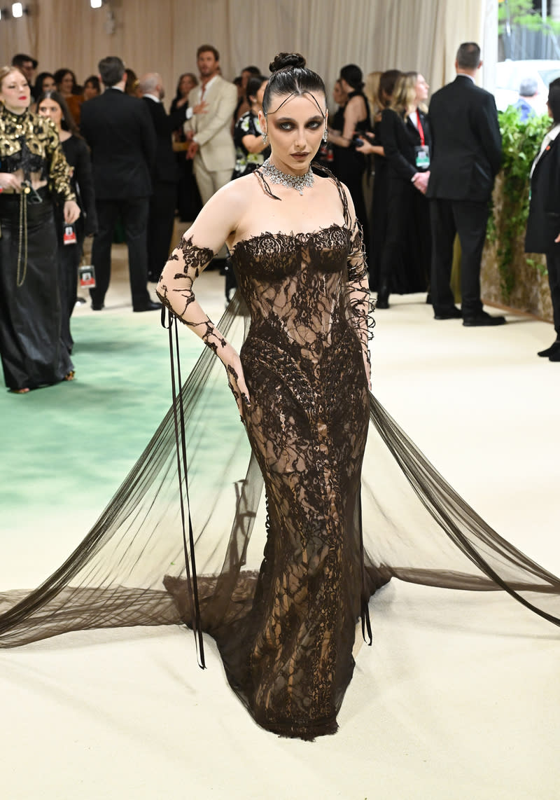 Emma Chamberlain at the 2024 Met Gala: "Sleeping Beauties: Reawakening Fashion" on May 6 in New York, red carpet, Vogue, Jean Paul Gaultier, lace gown