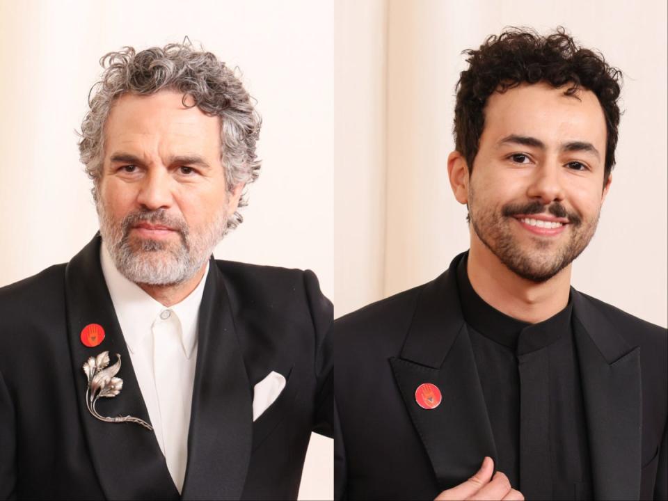 "Poor Things" Mark Ruffalo and Ramy Youssef with their red pins at the 2024 Oscars.