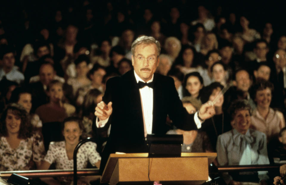 Richard Dreyfuss conducts an orchestra