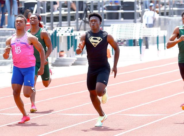 Gardena Serra High&#39;s Rodrick Pleasant leads the field in the 100-meter dash at the Southern Section Masters Meet on May 20.