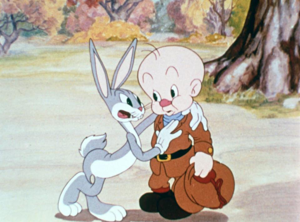 In dem US-amerikanischen Kurzfilm "Die Hasenfalle" unter der Regie von Tex Avery hatte Bugs Bunny am 27. Juli 1940 seinen ersten Auftritt. Auch die Figur Elmer Fudd (rechts) war damals schon dabei. (Bild: Warner Bros. Entertainment Inc.)
