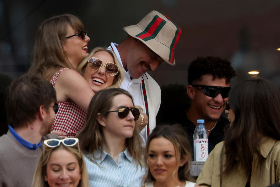 NEW YORK, NEW YORK - SEPTEMBER 08:  Singer-songwriter Taylor Swift, Travis Kelce and Patrick Mahomes of the Kansas City Chiefs and Brittany Mahomes attend the Men's Singles Final match between Taylor Fritz of the United States and Jannik Sinner of Italy on Day Fourteen of the 2024 US Open at USTA Billie Jean King National Tennis Center on September 08, 2024 in the Flushing neighborhood of the Queens borough of New York City. (Photo by Al Bello/Getty Images)