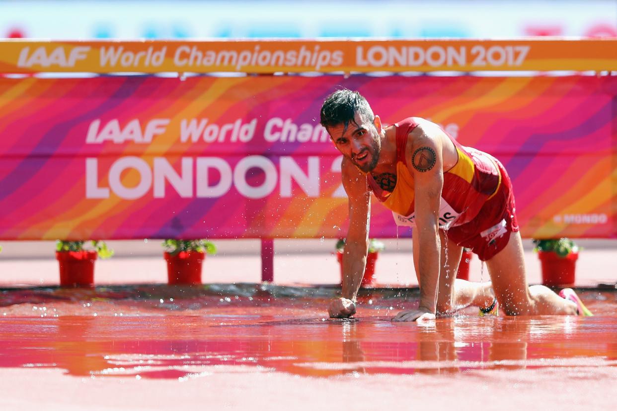 LONDON, ENGLAND – AUGUST 06: Sebastian Martos of Spain falls during the the Men’s 3000 metres Steeplechase during day three of the 16th IAAF World Athletics Championships London 2017 at The London Stadium on August 6, 2017 in London, United Kingdom. (Photo by Richard Heathcote/Remote/Getty Images)