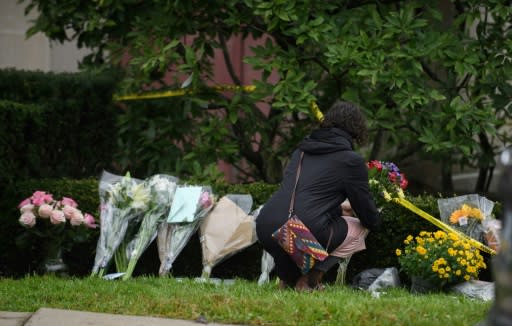 A visitor lays flowers at the site of the mass shooting that killed 11 people and wounded 6 at the Tree Of Life Synagogue on October 28, 2018 in Pittsburgh, Pennsylvania