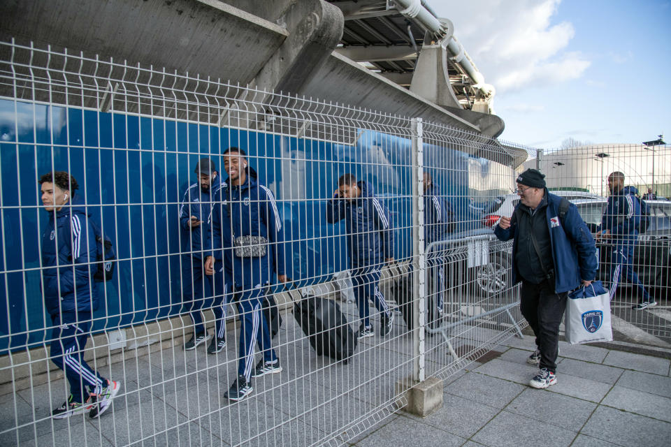 Los aficionados suelen ser escasos en el Estadio Charléty. El Paris FC confía en que el ascenso cambiará eso. (James Hill/The New York Times)
