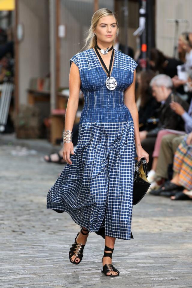 Kate Upton Struts in a Checkered Corset Dress & Gladiator Sandals for Tory  Burch's Spring Show