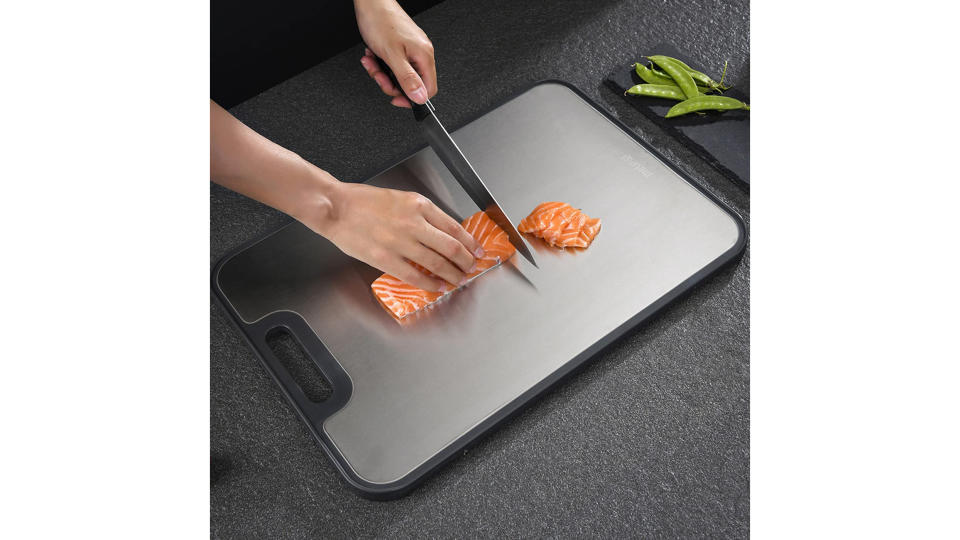 Stainless Steel Kitchen Cutting Board Double-Sided Dual-Use Antibacterial And Less Contamination. (Photo: Amazon SG)