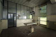 <p>An old operating room. (Photo: Roman Robroek/Caters News) </p>