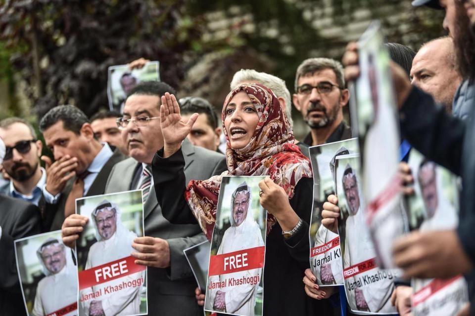 Members of the Turkish-Arab Journalist Association hold a protest near the Saudi Arabia consulate in Istanbul