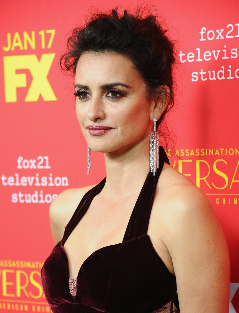 <p>Penélope Cruz se robó el show durante el estreno de la serie de televisión ‘The Assassination Of Gianni Versace: American Crime Story’, por cuenta de un vestido en terciopelo, que destacó su bella figura/Getty Images </p>