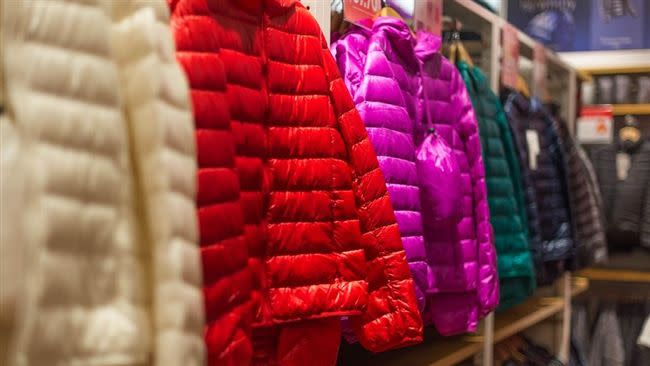 許多媽媽們都喜歡穿紫色或紅色的羽絨外套。（示意圖／翻攝自Pixbay）