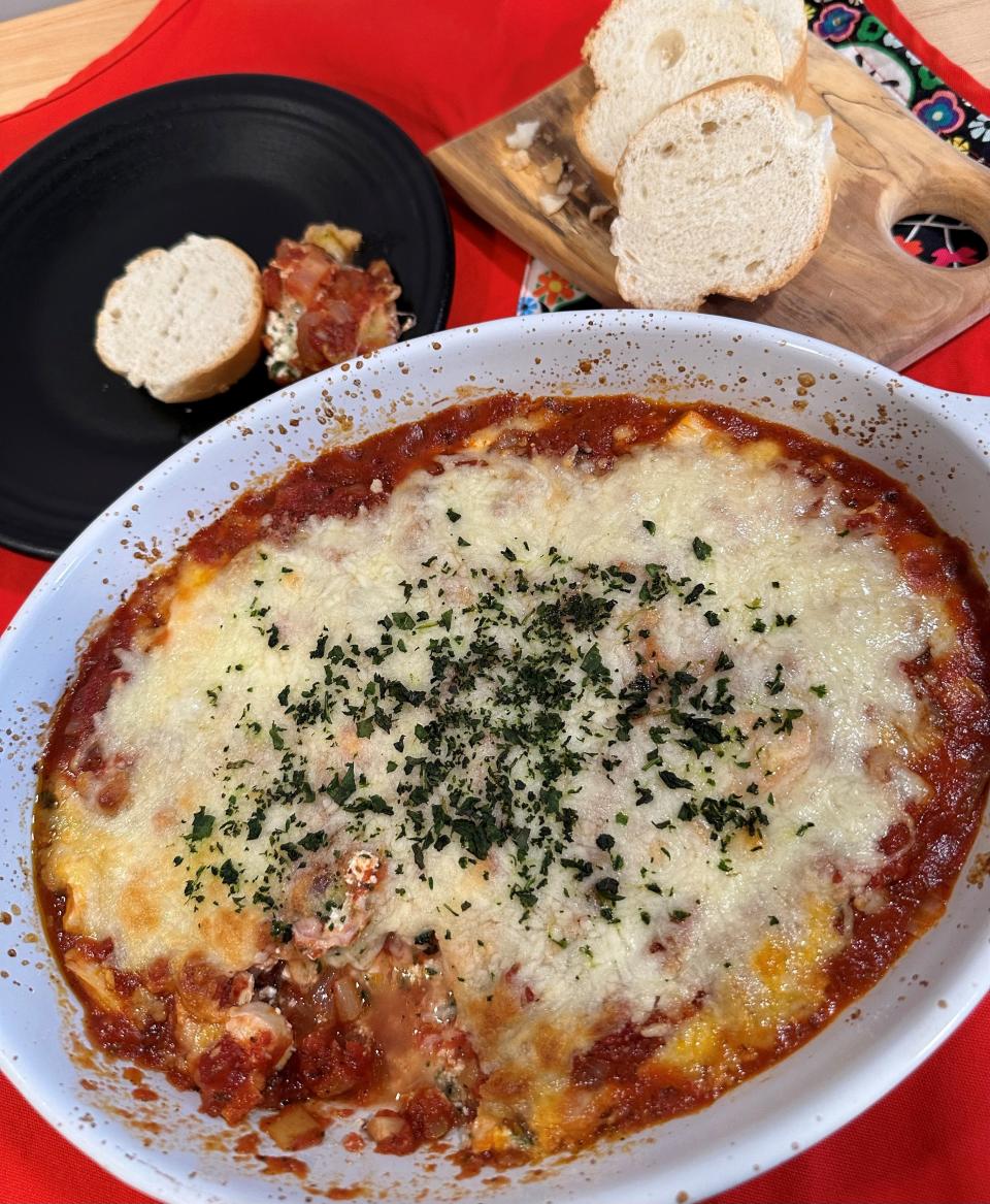 If you love chicken parmesan, you'll enjoy this Dip-licious Chicken Parmesan with some toasted baguette slices.