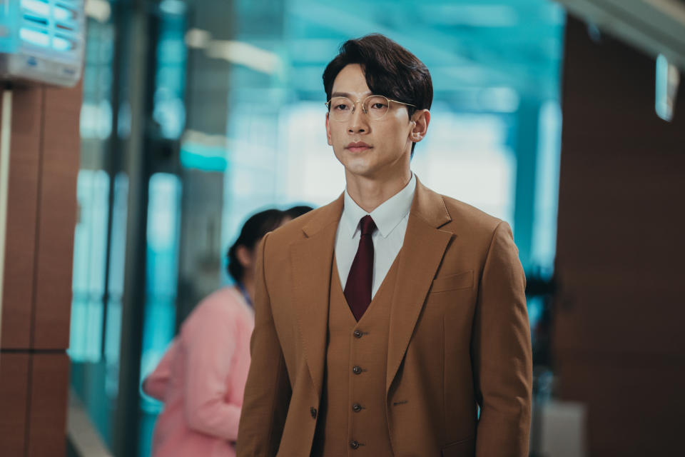 Rain as Cha Young-min in Ghost Doctor. (Photo: Viu)