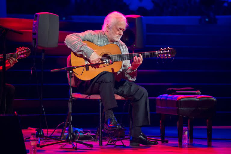 Manolo Sanlúcar, durante un concierto en 2016: adiós a uno de los grandes referentes de la guitarra flamenca