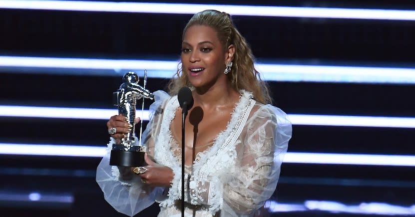 Beyoncé made a powerful Black Lives Matter statement on the VMA red carpet