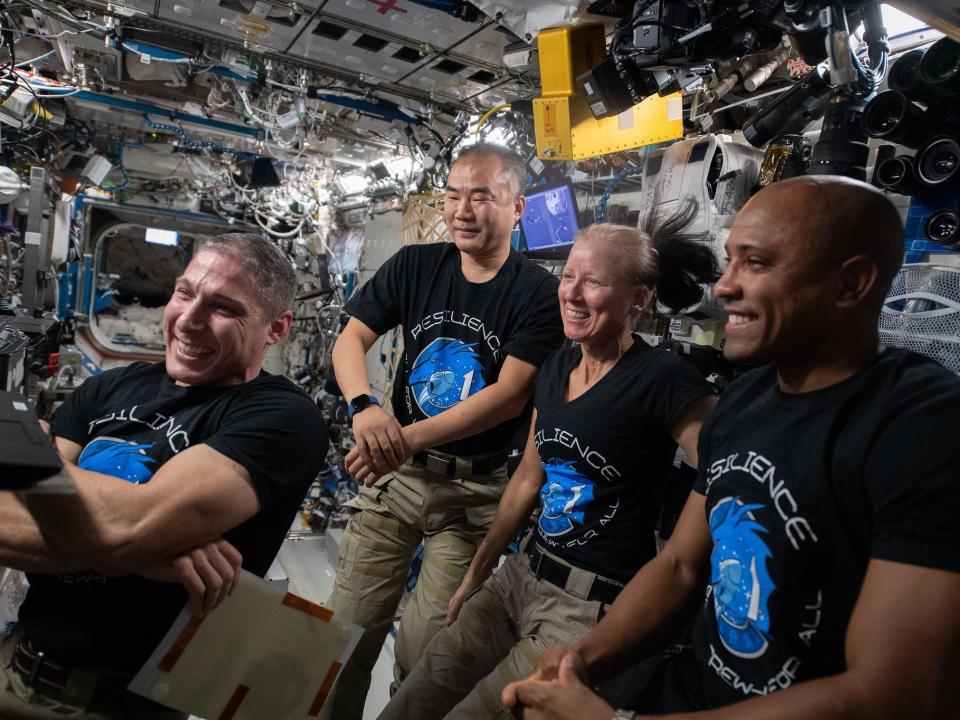 crew 1 astronauts iss spacex crew dragon