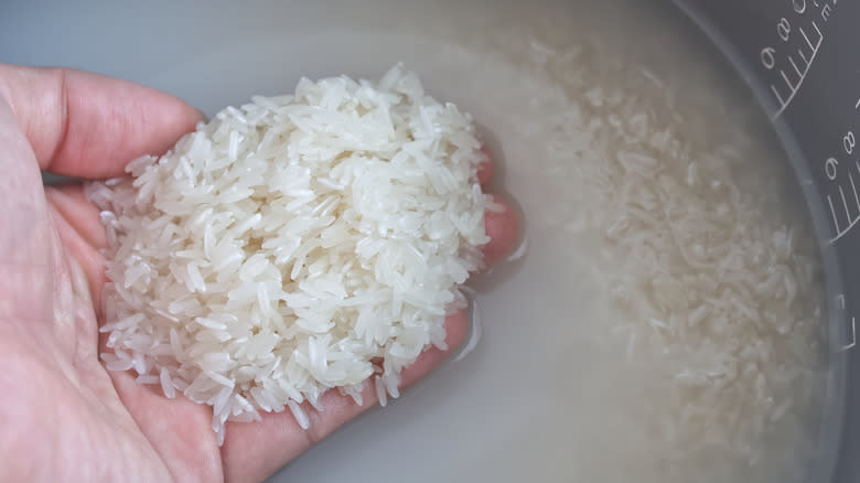 hand rinsing rice