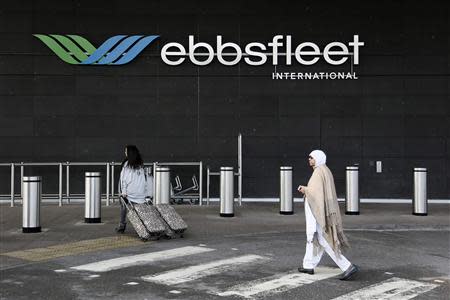 People enter Ebbsfleet International Station in Ebbsfleet, southern England March 27, 2014. Under a new government-backed plan, more than 20,000 new homes will be built in Ebbsfleet, 20 miles east of London and just 17 minutes from the centre of the capital on a high-speed rail line. Picture taken on March 27, 2014. To match Analysis BRITAIN-HOUSING/ REUTERS/Stefan Wermuth