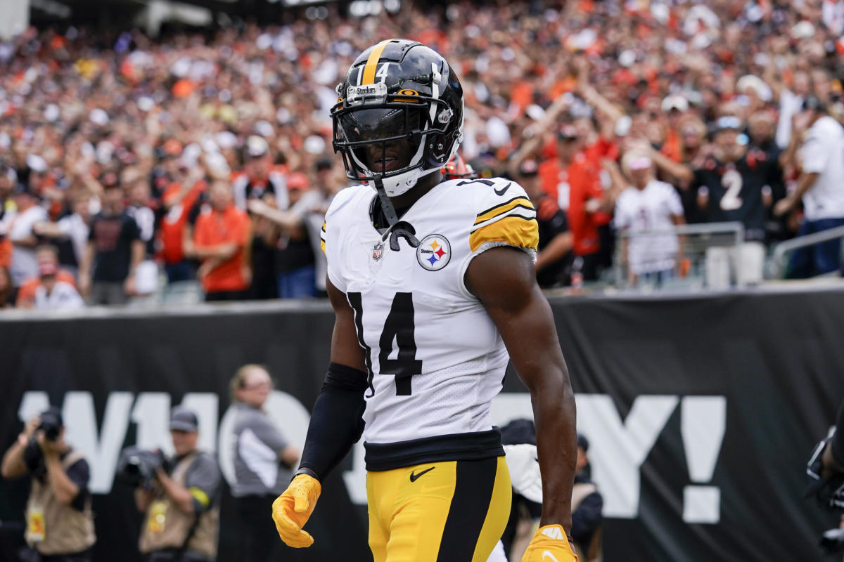 PITTSBURGH, PA - NOVEMBER 13: Pittsburgh Steelers wide receiver George  Pickens (14) runs with the ball during the national football league game  between the New Orleans Saints and the Pittsburgh Steelers on