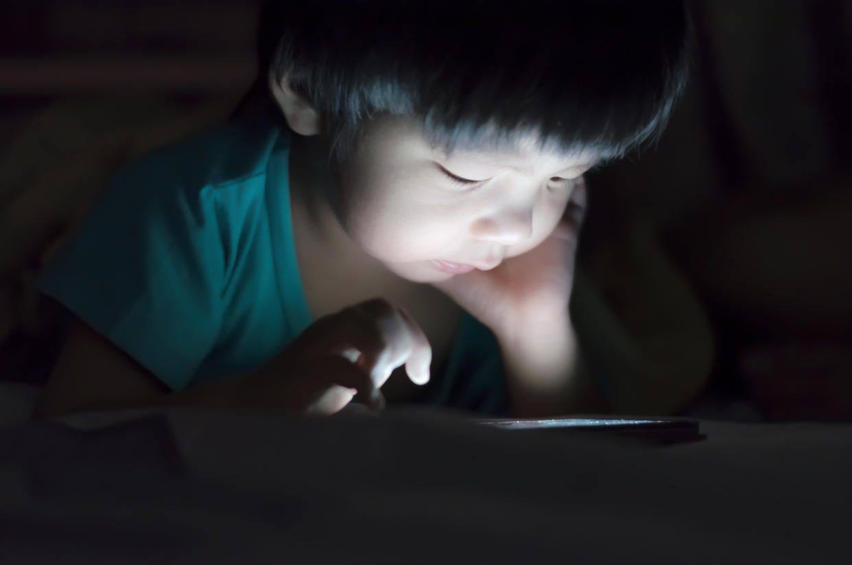 The American Academy of Pediatrics has some screen time recommendations for kids, but how do tech professionals handle the issue? (Photo: anucha sirivisansuwan via Getty Images)