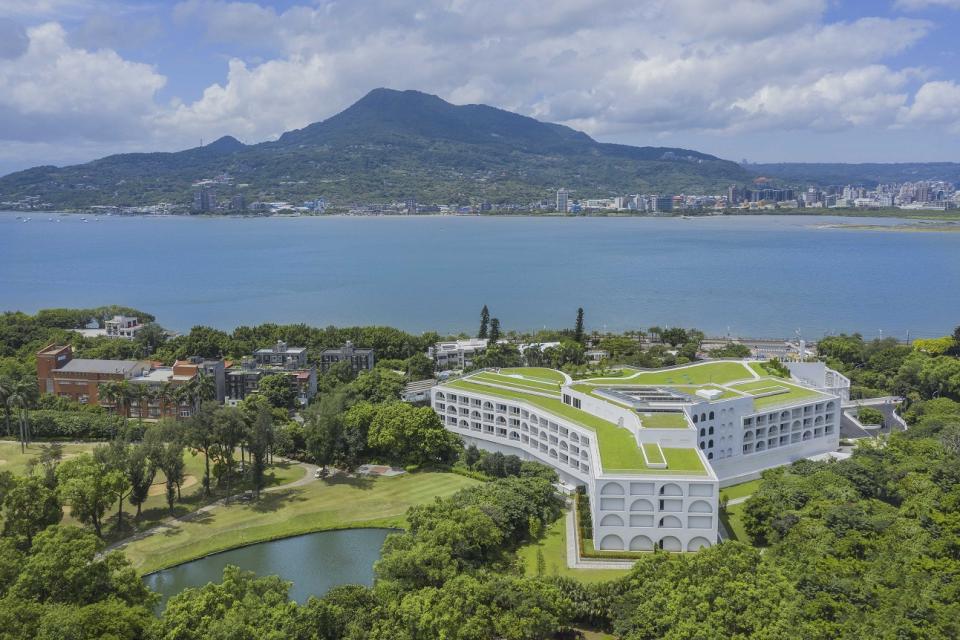 位於淡水老街與漁人碼頭中間的滬尾藝文園區，在市府及將捷文創的努力下，現已成為北海岸一知名景點、青春山海線上的一顆珍珠。   圖：新北市經發局提供