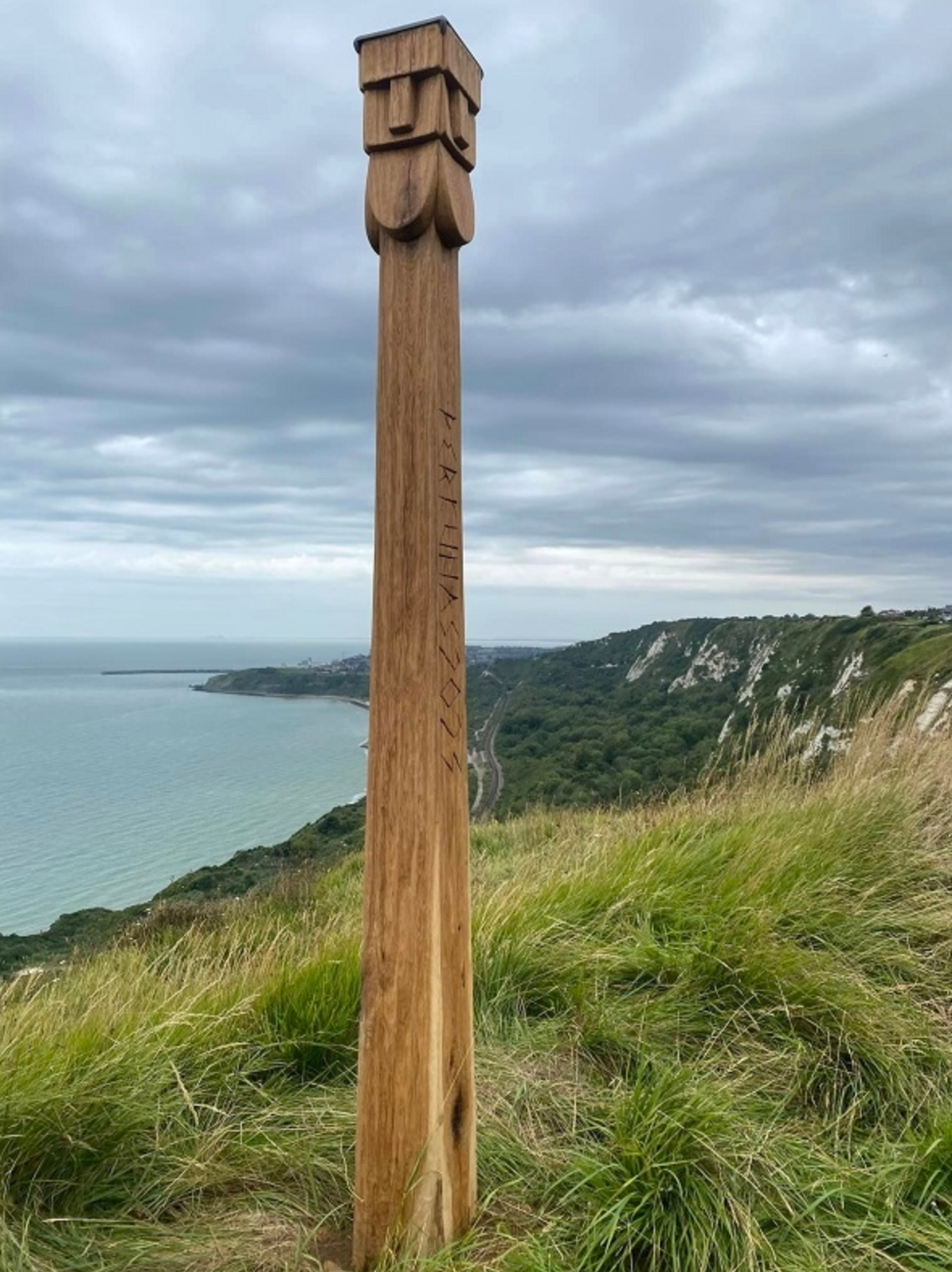 A wildlife trust has declared the random appearance of a sculpture on a popular clifftop trail a ‘totem mystery’ (Kent Wildlife Trust)