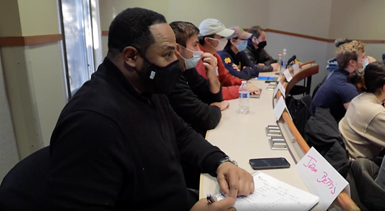 Pro Football Hall of Famer Jerome Bettis is back with students half his age as he works to finish his business degree at Notre Dame, 30 years after he starred for the school on the field. (TODAY)