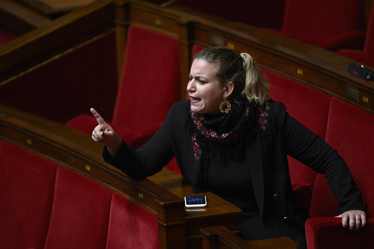 Mathilde Panot, ici à l’Assemblée nationale le 26 mars 2024, a dénoncé sa convocation pour « apologie du terrorisme » en meeting.