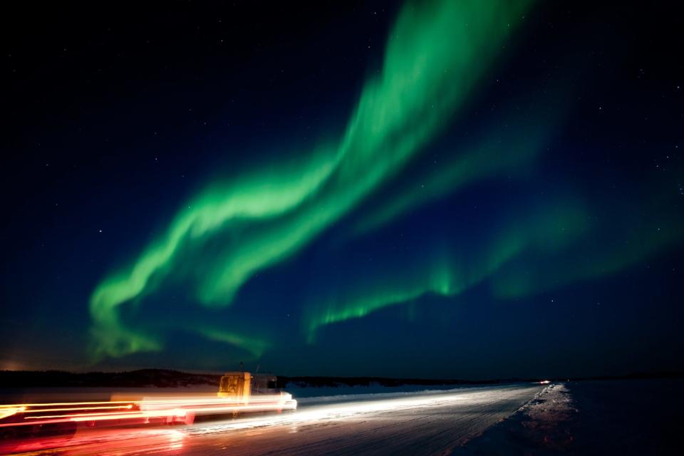 Detalle de una ola gigante de radiación que se produjo por una tormenta solar y que se observa en Yellowknife, en los Territorios Occidentales, el 8 de marzo de 2012. AP Photo/The Canadian Press, Bill Braden