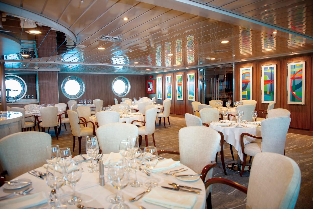 UnCruise Adventures' La Pinta ship dining room.
