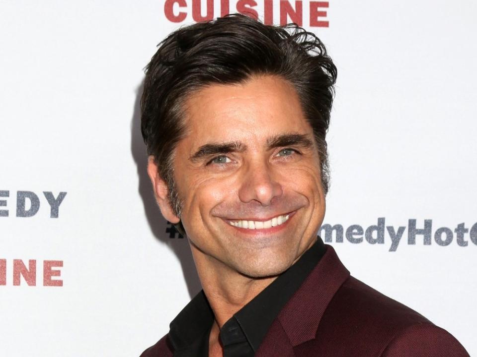 John Stamos verzückt seine Fans mit einer sehr intimen Aufnahme. (Bild: Kathy Hutchins/Shutterstock)