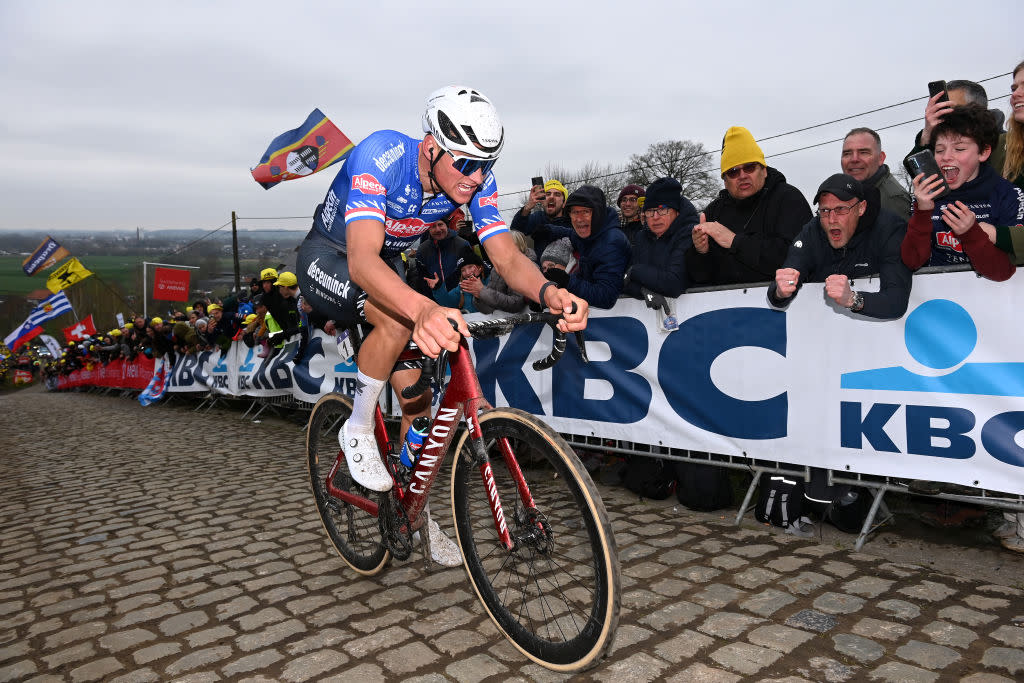  Mathieu van der Poel en route to second in the Tour of Flanders behind Tadej Pogacar 