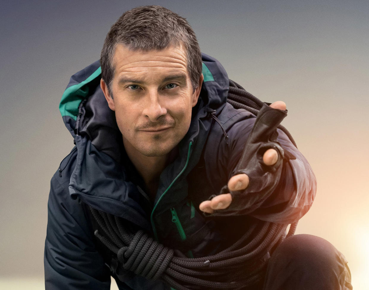 Bear Grylls muss in “Du gegen die Wildnis” gefährliche Aufgaben meistern. (Bild: Netflix)