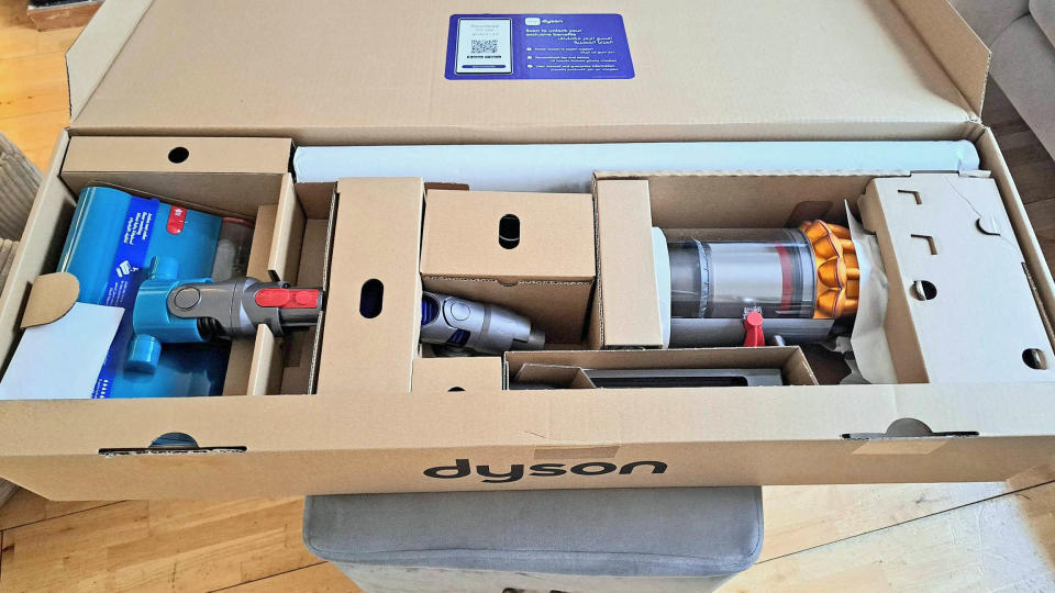 Dyson V15s Detect Submarine unboxing