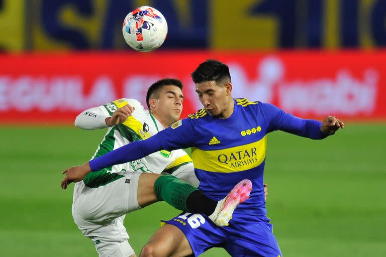 Aaron Molinas, una de las buenas apariciones juveniles de los últimos tiempos en Boca y una alternativa, bien ofensiva, para ocupar el lugar de Ramírez.