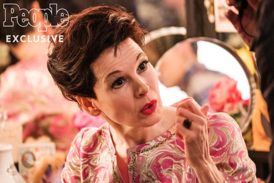 Renée Zellweger Transforms Into Judy Garland: First Look