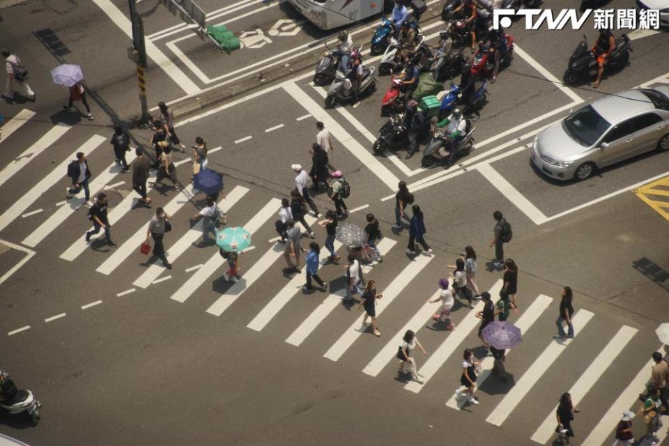 交通部統計，今年一至四月交通死亡人數比去年同期減少57人，下降5.5%，達到交通部預測減少5%之目標值。（示意圖／記者盧逸峰攝）