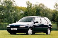 <p>The original Fiat Tipo was good enough to win the European Car of the Year award in 1989, beating the Vauxhall Vectra and VW Passat into second and third place respectively. “Overall, the Tipo is a well-balanced and <strong>extremely competent package</strong> at an attractive price,” was our verdict of the Escort and Astra competitor in 1988. There was even a superb performance version, but not enough people care. Shame.</p>