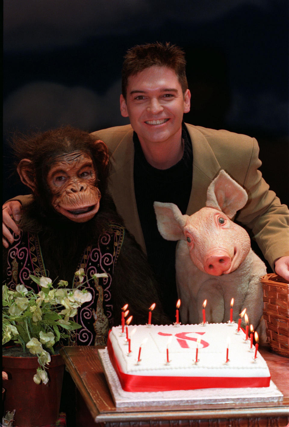 PA NEWS PHOTO 25/11/98 PHILLIP SCHOFIELD WITH CHI CHI THE MONKEY AND BABY PUSHMU PULLYU (FROM DOCTOR DOLITTLE), AT LONDON'S HAMMERSMITH APPOLLO WHERE THE TUBEROUS SCLEROSIS ASSOCIATION LAUNCHED ITS 21ST ANNIVERSARY  5 MILLION CHARITY APPEAL.