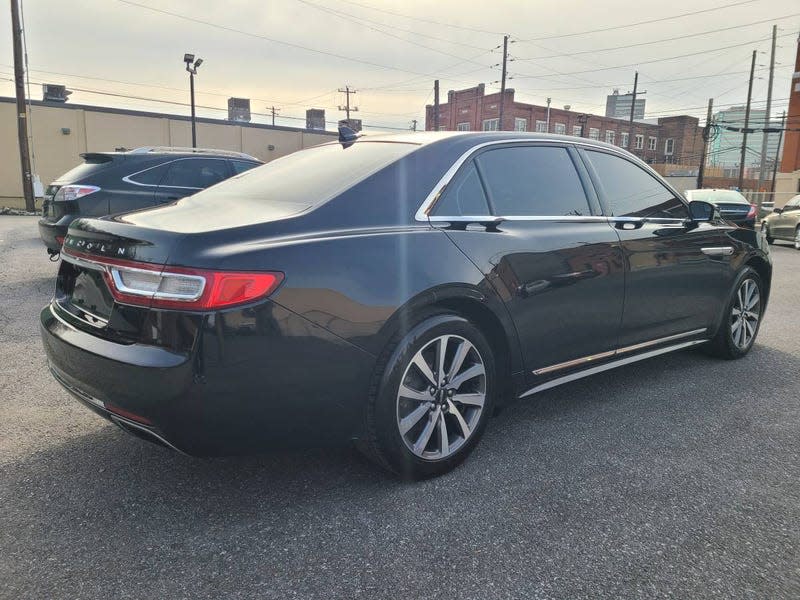 Photo: <a class="link " href="https://harrisburg.craigslist.org/ctd/d/harrisburg-2018-lincoln-continental/7755360814.html" rel="nofollow noopener" target="_blank" data-ylk="slk:Craigslist;elm:context_link;itc:0;sec:content-canvas">Craigslist</a>