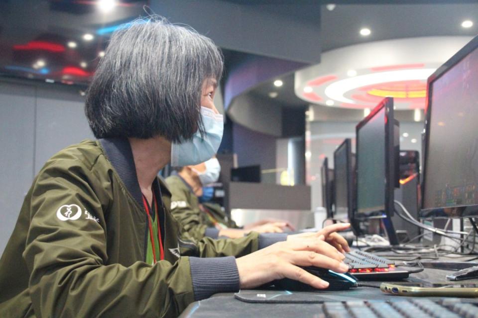 ▲不老電競大賽的3支戰隊平均年齡高達66歲，網友激讚阿嬤打LOL「練了回去電爆孫子」。（圖∕取自《弘道老人福利基金會》粉專）