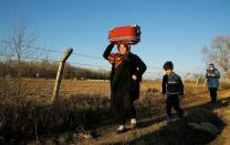 Migrants walk to the Turkey's Pazarkule border crossing with Greece's Kastanies, in Pazarkule